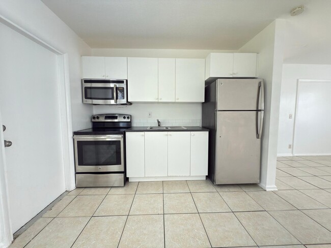 Primary Photo - 1172 W 34th St