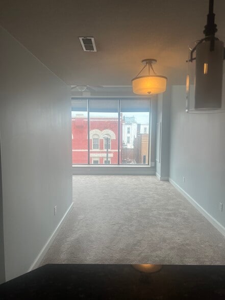 Building Photo - 118 E Market St