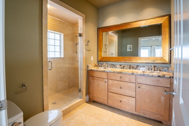 Building Photo - RENT MONTHLY THIS AMAZING HOME THIS OFF-SEASON