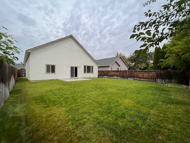 Building Photo - 9024 W Dalton Pl