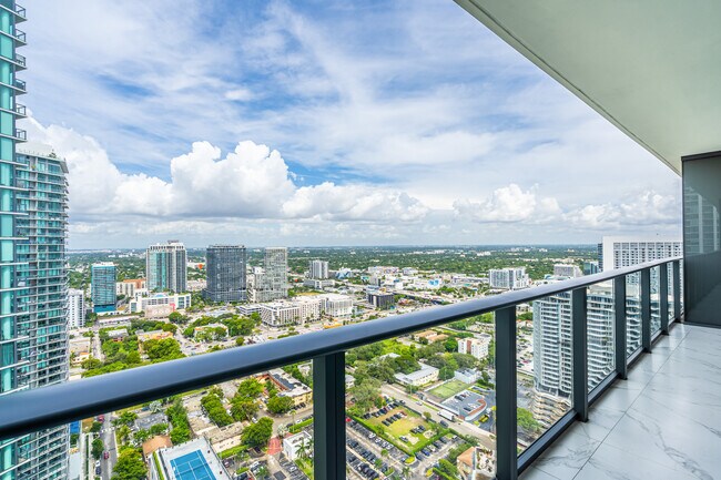 Building Photo - 3131 NE 7th Ave