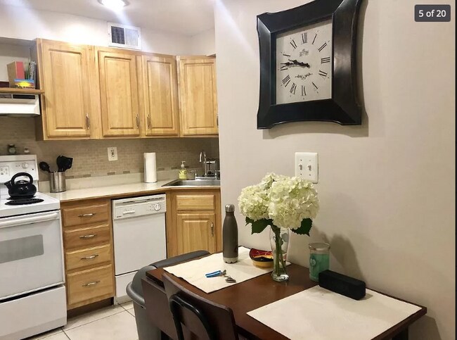 Building Photo - 902 I St SE