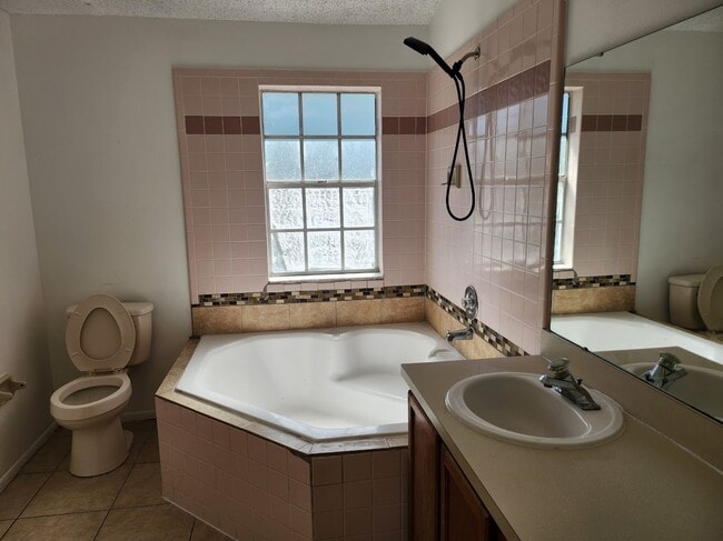 Building Photo - 2758 Lancaster Ct