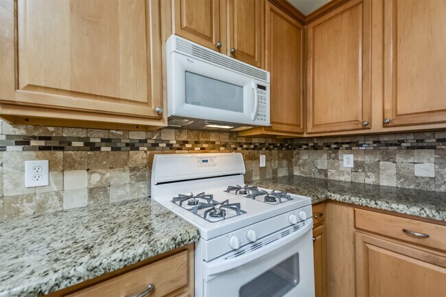 Building Photo - 17515 Fairgrove Park Dr