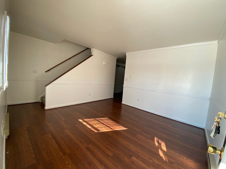 Building Photo - 6183 Mountain View Dr