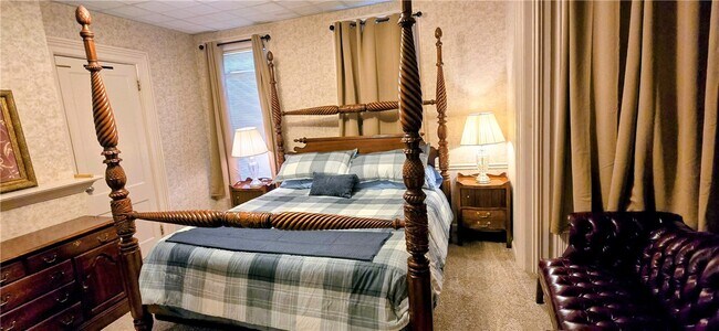 Building Photo - 315 Laurens St