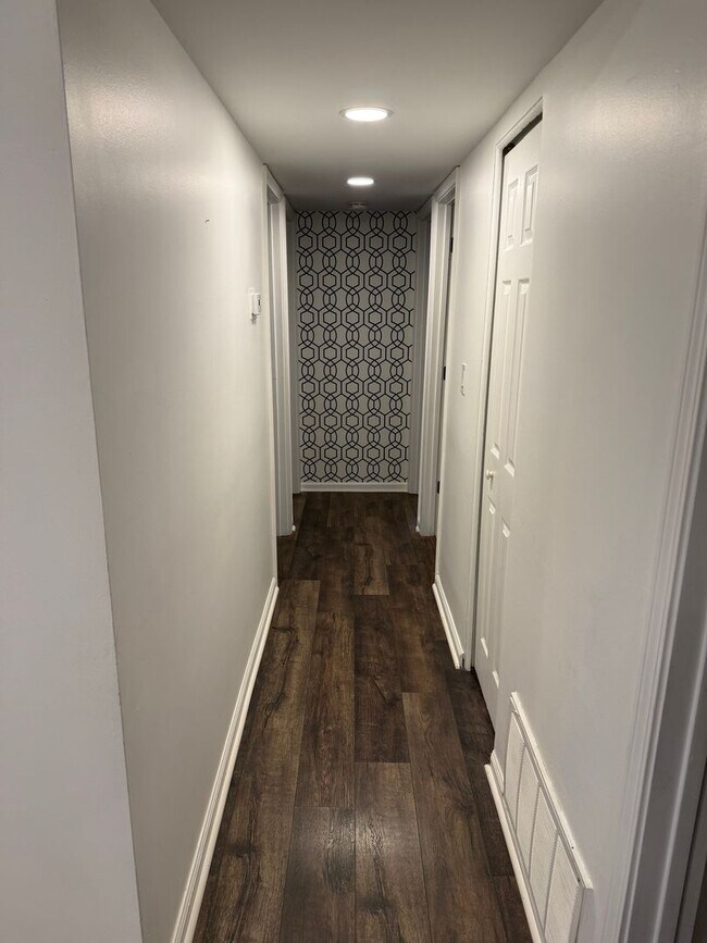 Building Photo - Updated Home near Waverly Park