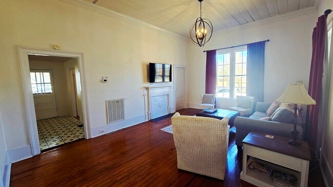 Building Photo - 13333 W Main St