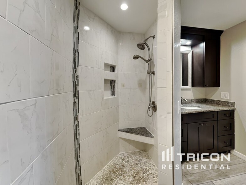 Building Photo - 4005 Cypress Landing S