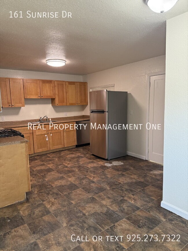 Building Photo - 161 Sunrise Dr