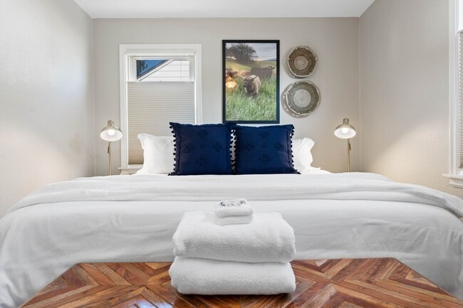 Building Photo - The Garland Bleu 3 bedroom home (Furnished)