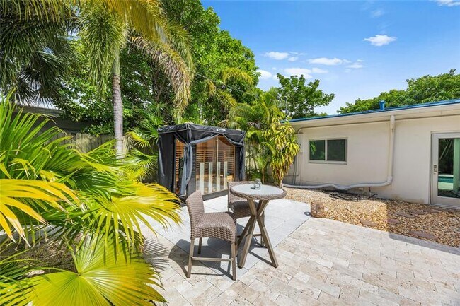 Building Photo - 2520 Yacht Club Blvd