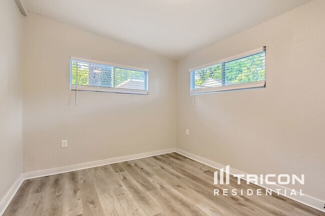 Building Photo - 909 Layton Way