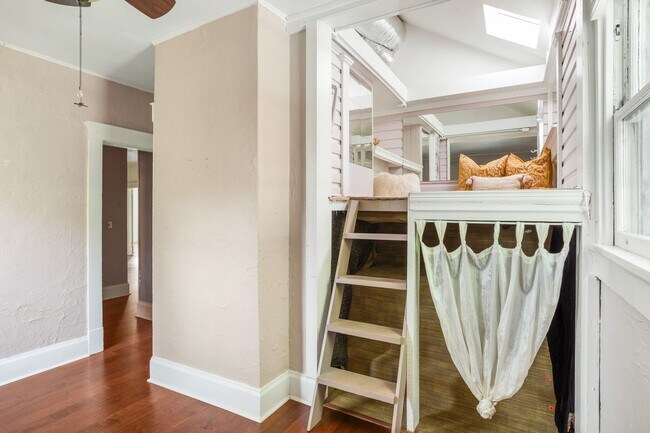 Building Photo - 5 Bed 5 Bath in Atlanta - Prime Location! ...