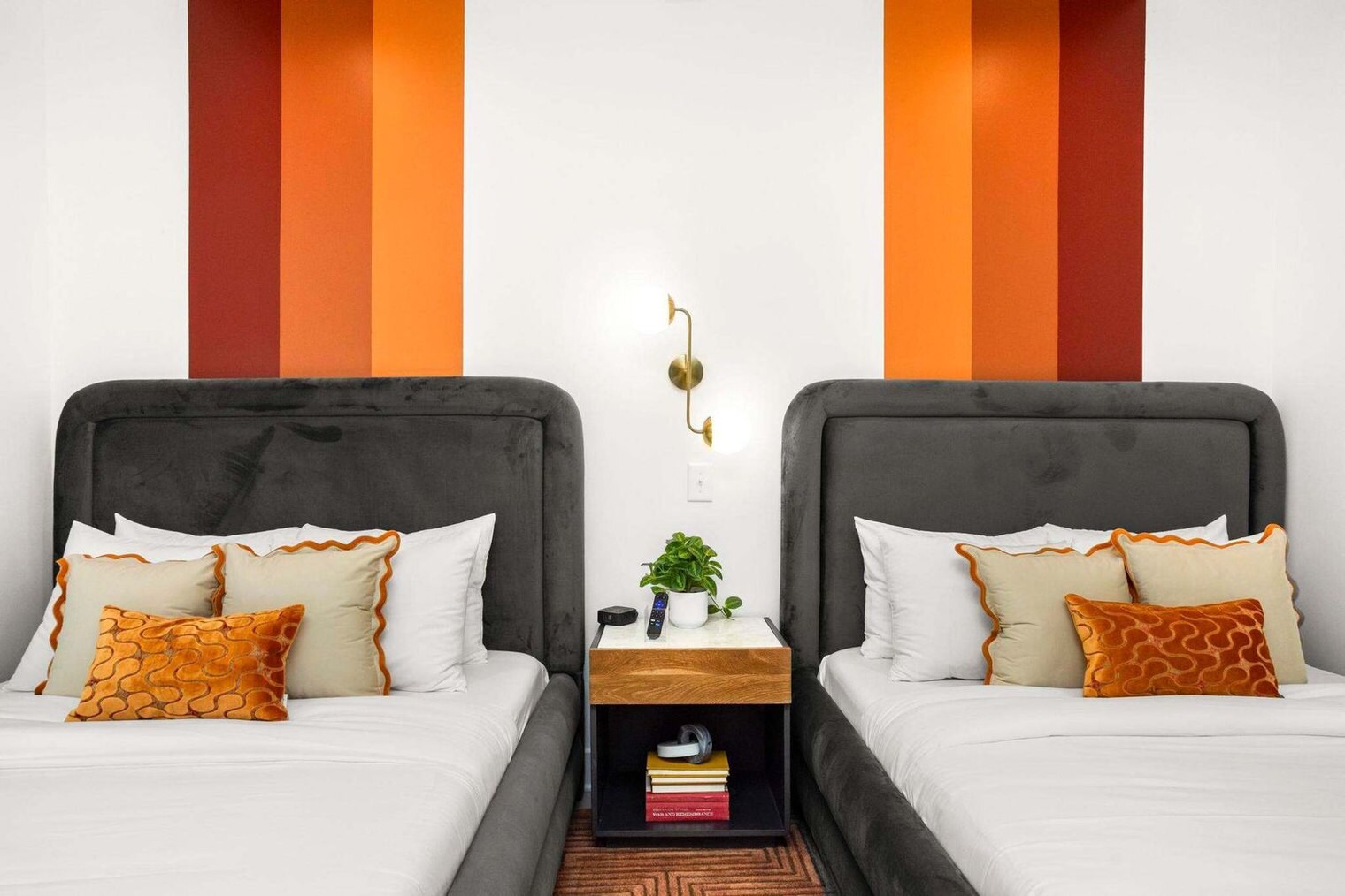 Building Photo - 1716 8th Ave S