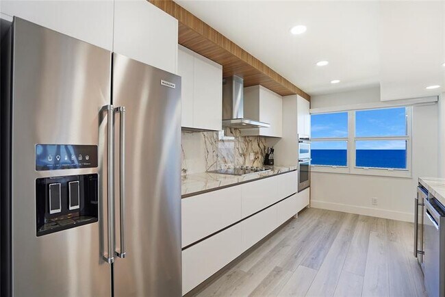 Building Photo - 5100 N Ocean Blvd