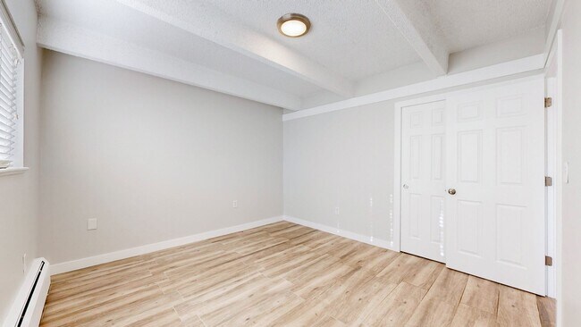 Building Photo - Adorable 1 bedroom condo with mountain views