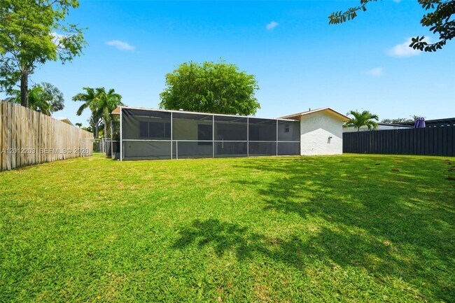 Building Photo - 920 NW 92nd Ave
