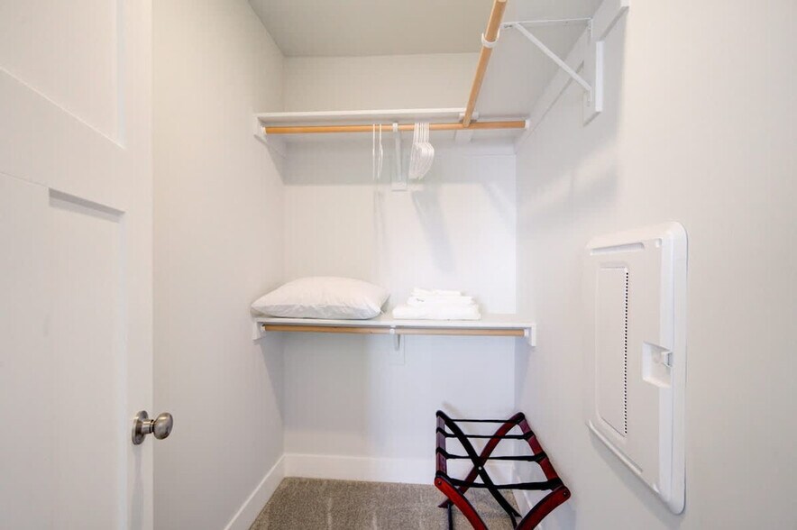 Building Photo - 5242 Fallon St