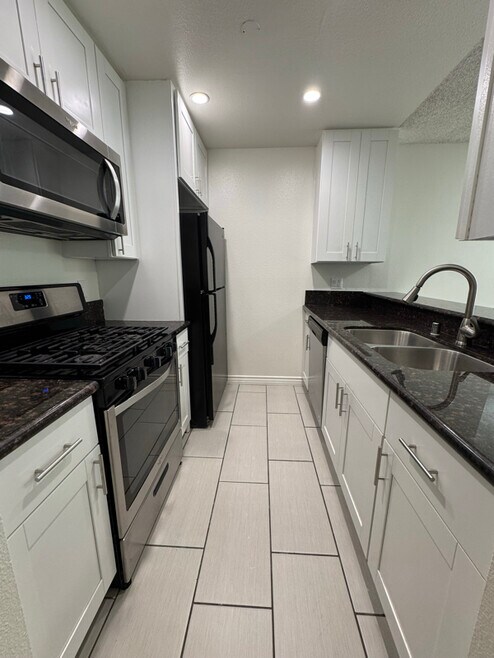 Building Photo - 10911 Rochester Ave