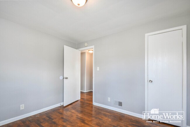 Building Photo - 340 S Brook Ave