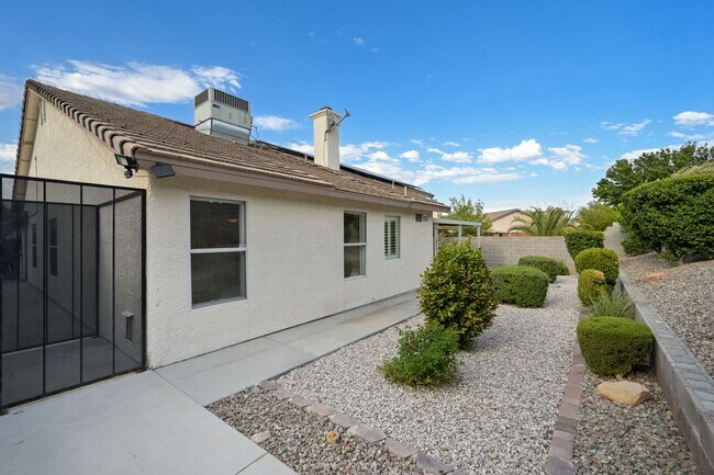 Building Photo - 561 Pacer Terrace