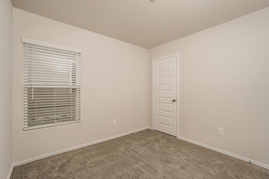 Building Photo - 3325 Muenster Ave
