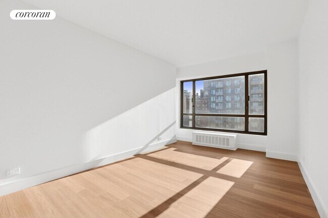 Building Photo - 501 E 87th St