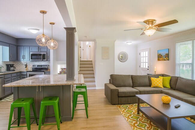 Building Photo - 8800 Nightingale Ln