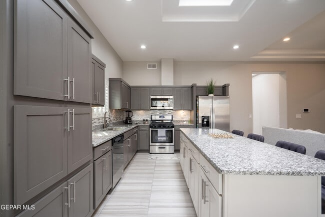 Building Photo - 252 Emerald Sun Dr