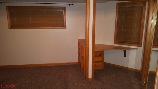 Building Photo - Spacious 4-Bedroom, 2-Bath Home ? Pet Frie...