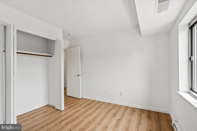 Building Photo - 141 N Fillmore Ave