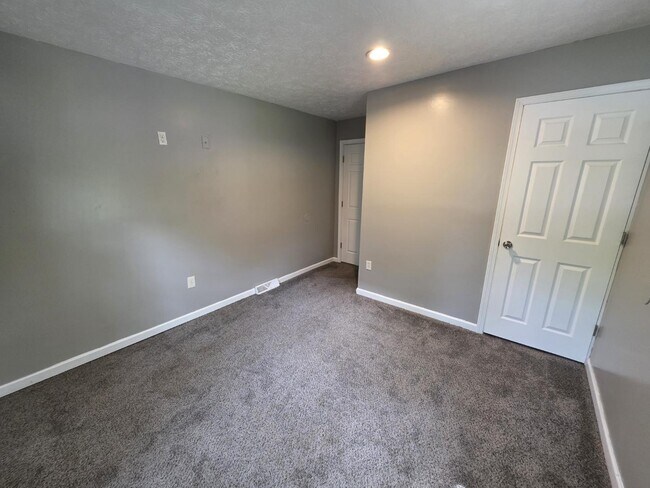 Building Photo - 389 Sumatra Ave