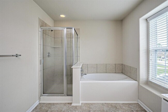 Building Photo - 17822 Aveleigh Ln