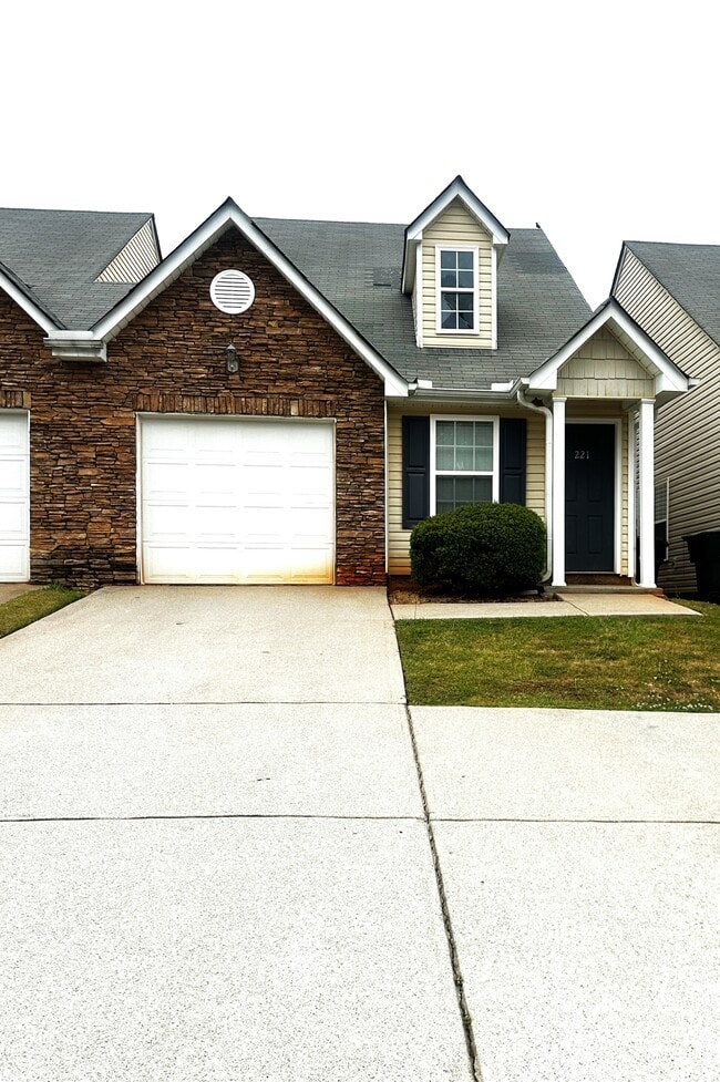 Building Photo - 221 Alton Cir