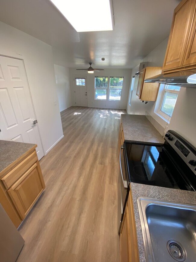 Building Photo - Move-In Ready!