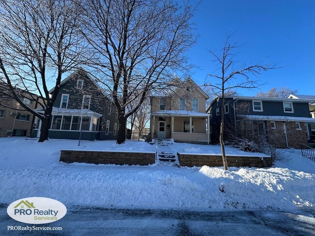 Building Photo - 2208 NE 2nd St