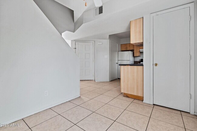 Building Photo - 1742 E Pepper Cir