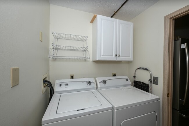 Utility Room (View 1) - 1460 Buckingham Gate Blvd