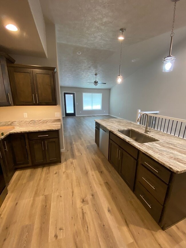 Building Photo - Twin Home
