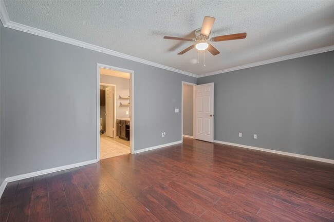 Building Photo - 9911 Villa Verde Dr