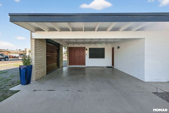 Building Photo - 3029 W Shaw Butte Dr