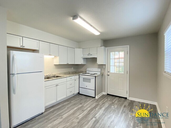 Building Photo - Great 2 Bedroom Unit in Fort Walton Beach!