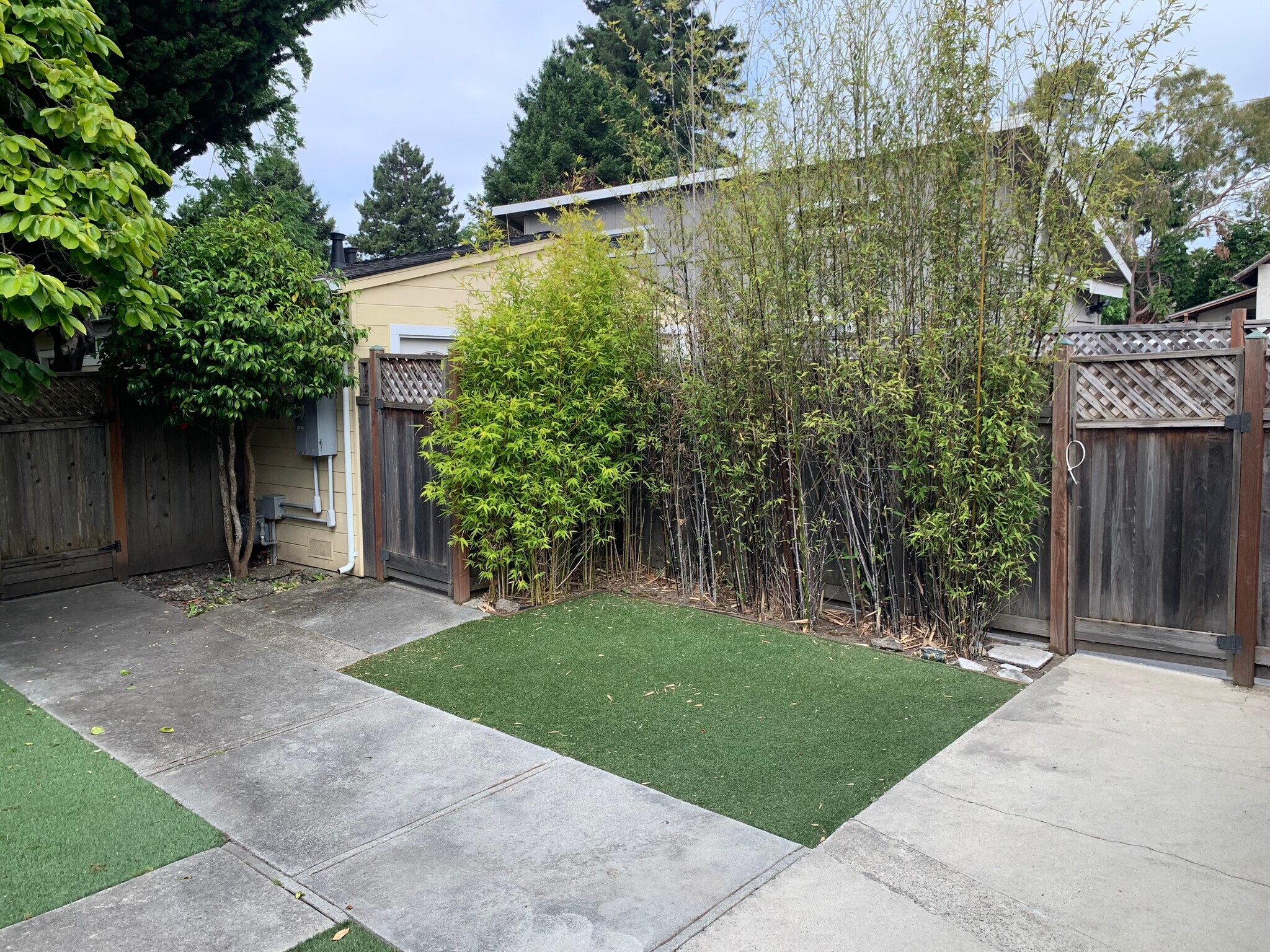 Building Photo - 415 Laurent St