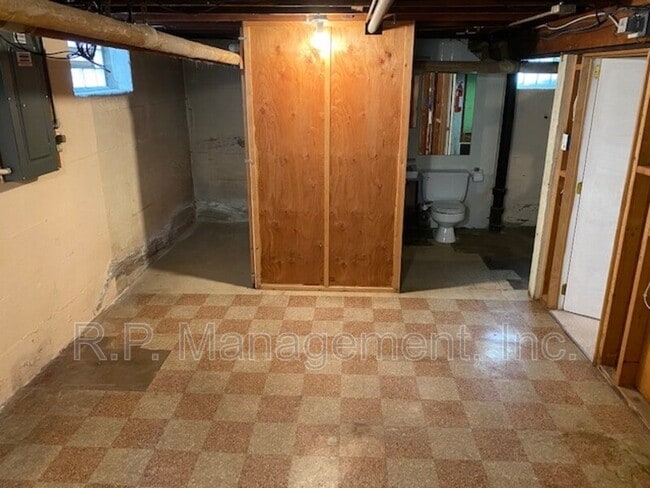 Building Photo - 4221 Harriet Ave