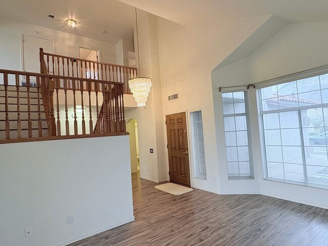 Building Photo - Spacious 4BR/3BA Two-Story Home Near Sabino Canyon