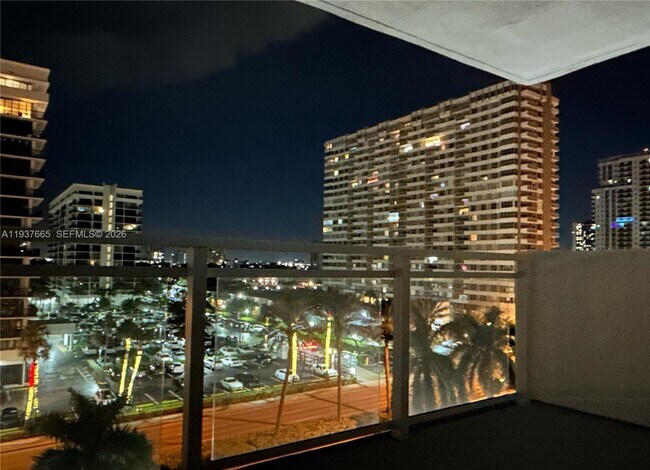 Building Photo - 2030 S Ocean Dr