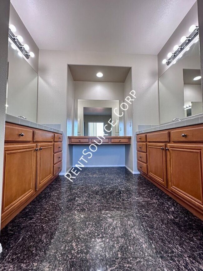 Building Photo - 28479 Falcon Crest Dr