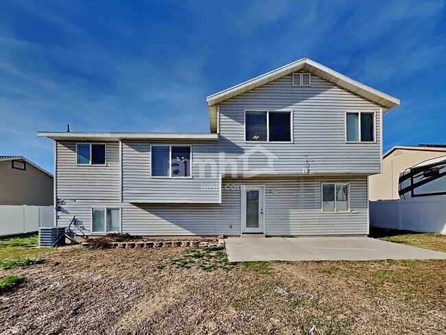Building Photo - 2169 W 1520 N