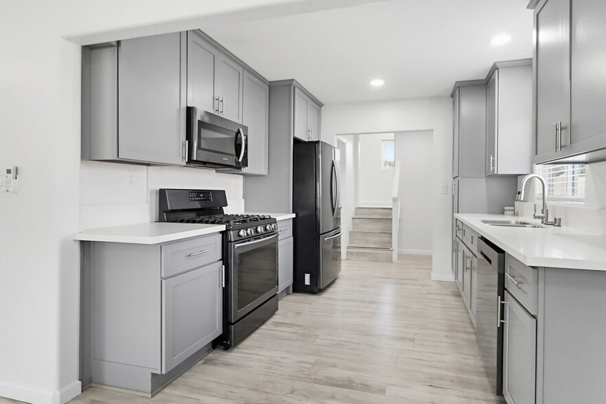 Kitchen - 9234 -9236 Winter Gardens Blvd